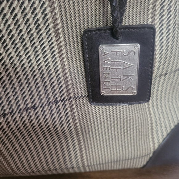 GUC- Saks Fifth Avenue bag - Picture 2 of 6